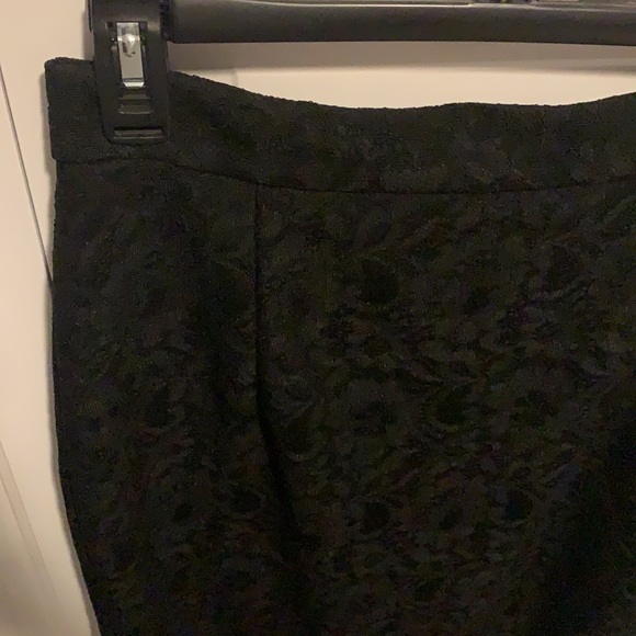 Black pencil skirt with rose pattern - Picture 2 of 5